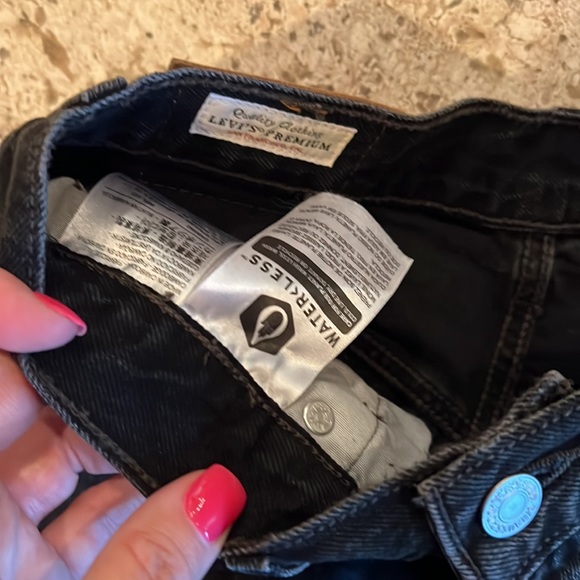 Like new Levi’s black jean shorts, button fly - Picture 5 of 5